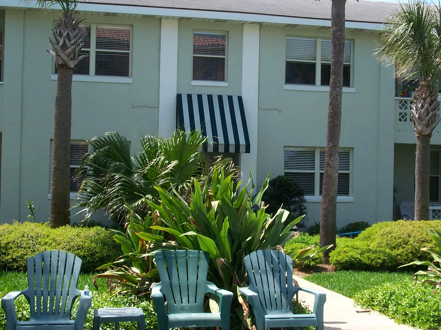 2 Bed - 1 Bath Ground Floor - 952 Sq Ft At $1750 / Month — Photo 2