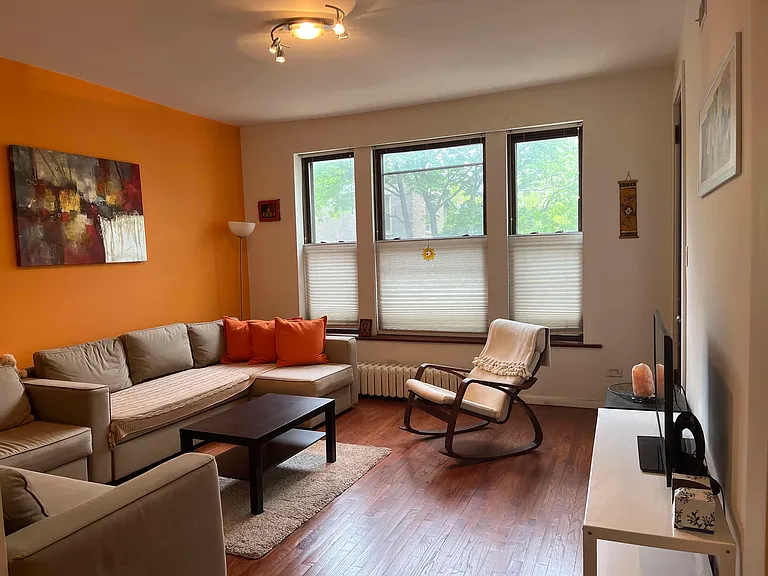 1024 E 52nd St #1 — Photo 2