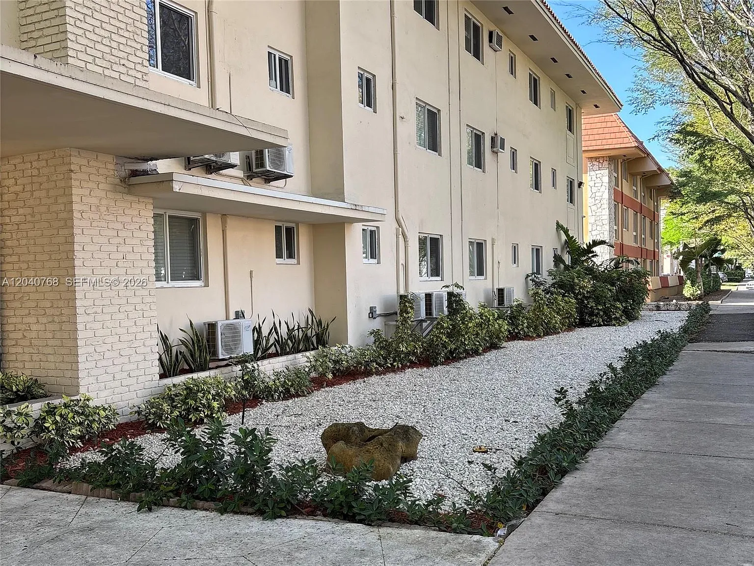 Salzedo In The Gables Con — Photo 2