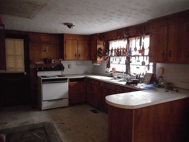 2nd image of 134 Boat Landing Rd