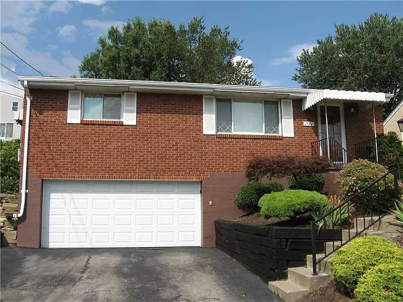 1531 Harding Ave photo 1