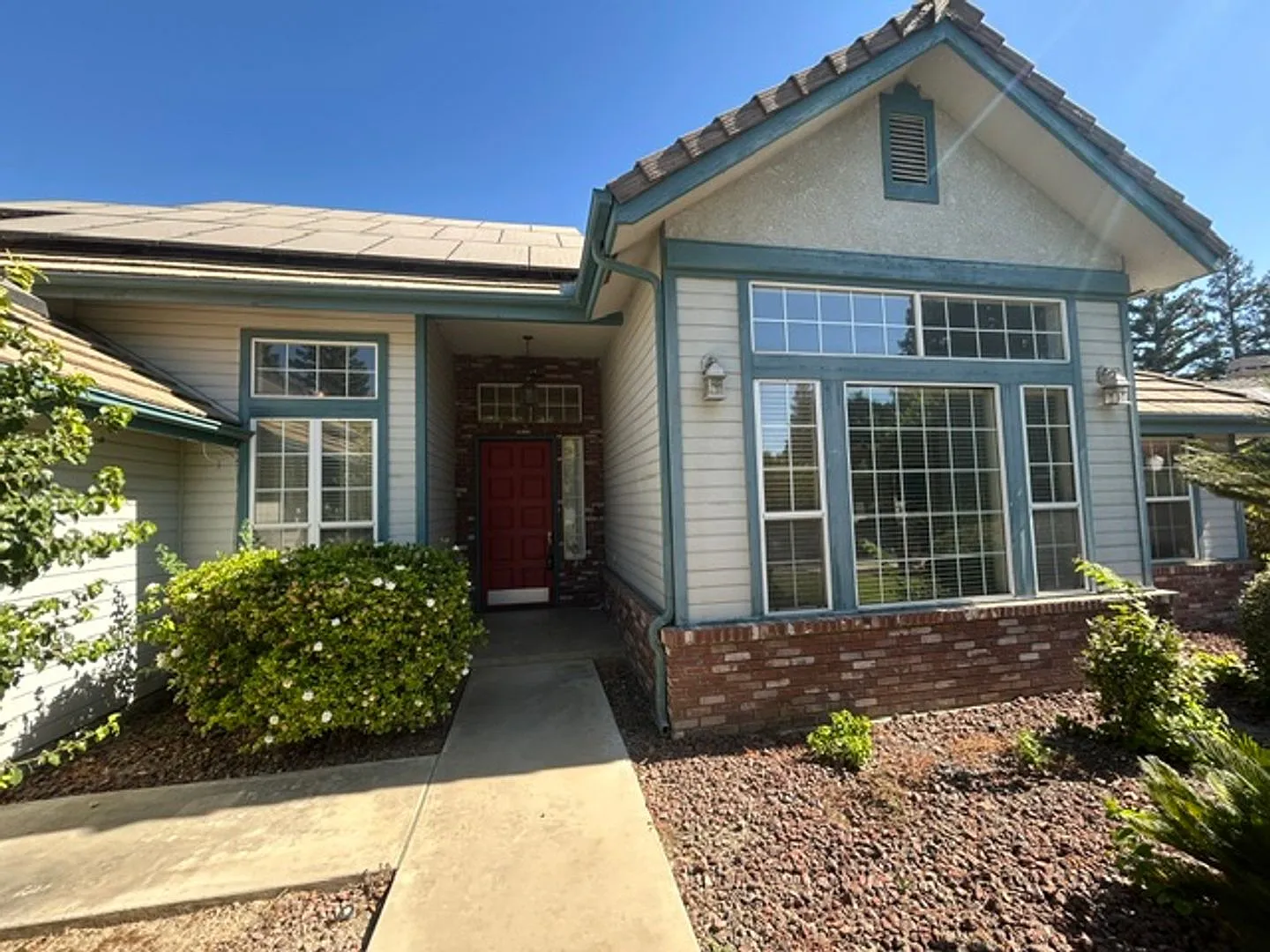 3 Bedroom 2 Bathroom with a Bonus Room and Pool in the El Diamante School District! — Photo 3