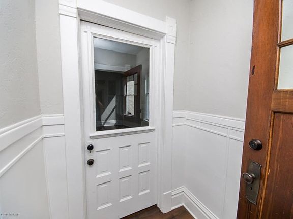 4th image of 253 W 11th St
