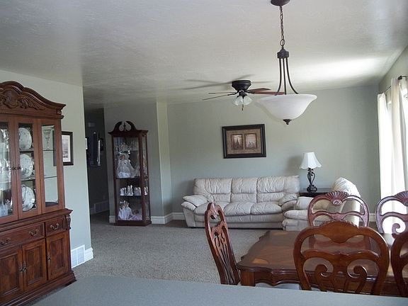 Dining/family room
