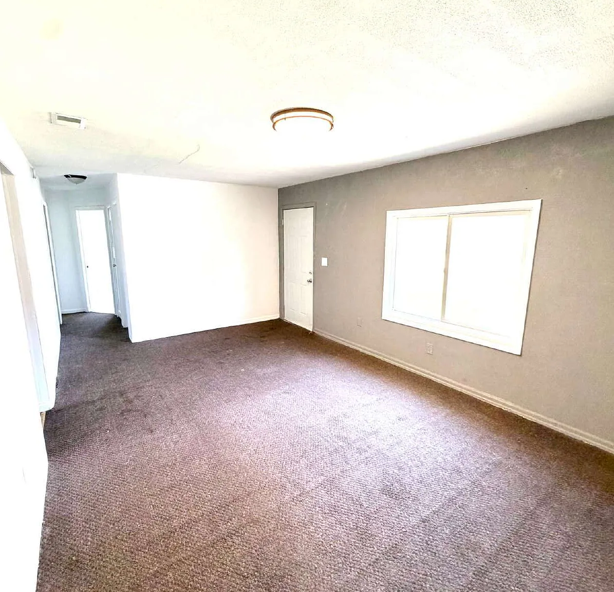 3 bed, 1.0 bath, 864 sqft, $1,075 — Photo 3