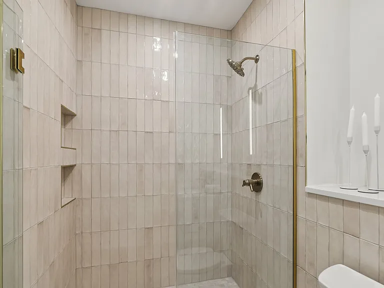 20 West — Photo 115