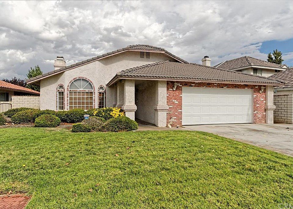 1st image of 13296 Country Club Dr