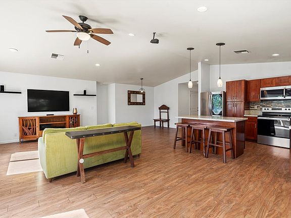 3rd image of 85 Kamahao St