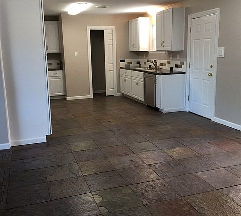 3rd image of 204 N Dewberry Dr