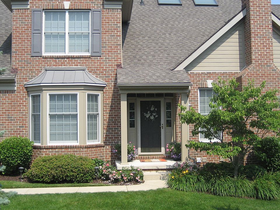 1st image of 44653 Broadmoor Cir N