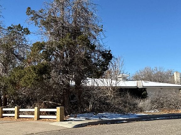 3rd image of 901 McDuffie Cir NE