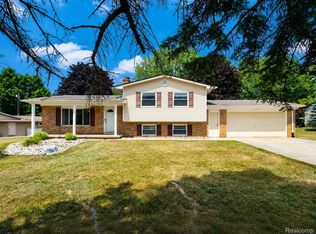 6534 Meadowwood Ln, Grand Blanc, MI 48439