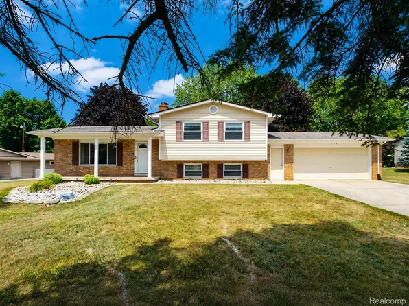 6534 Meadowwood Ln, Grand Blanc, MI 48439