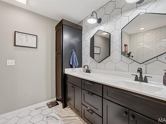 3rd image of 22675 Reporter Rd