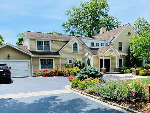 3rd image of 945 Smith Ln