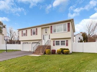 5 Spencer Ct, East Brunswick, NJ 08816