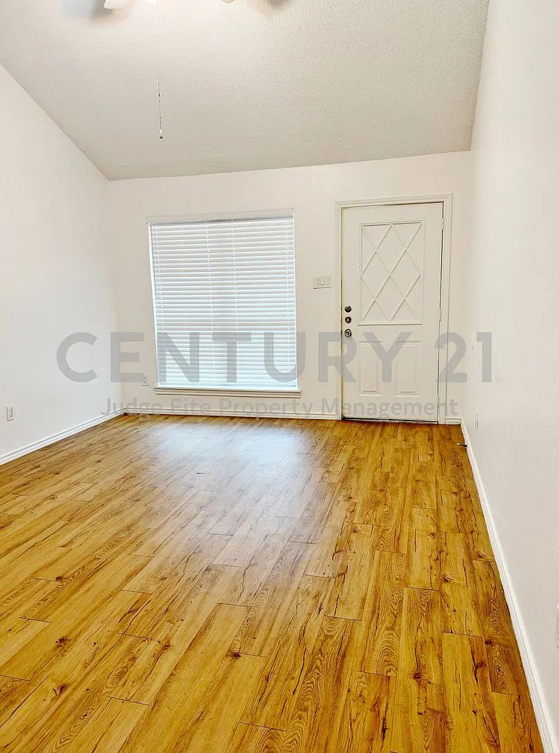 Welcome to This Charming and Inviting 4/2 Home in Sachse! — Photo 2