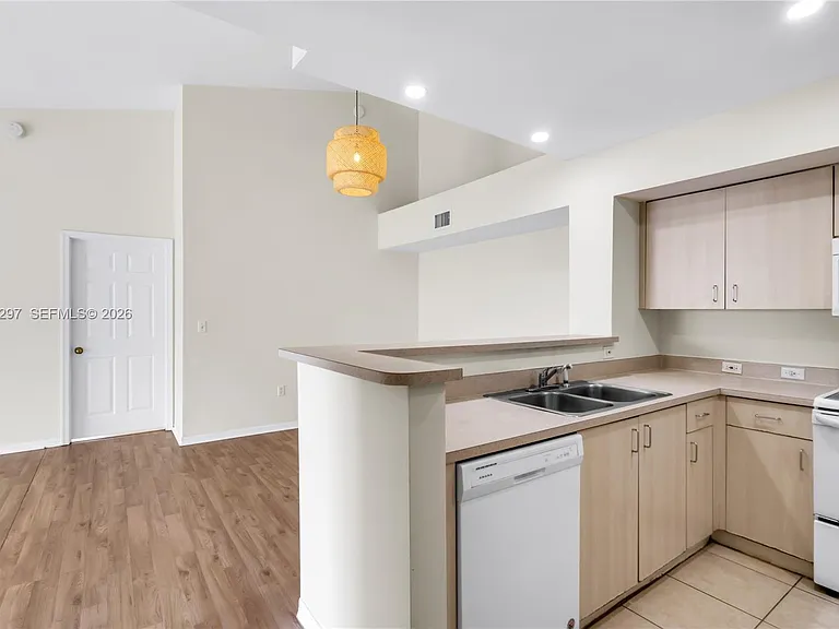 11185 SW 6th St #301 — Photo 11