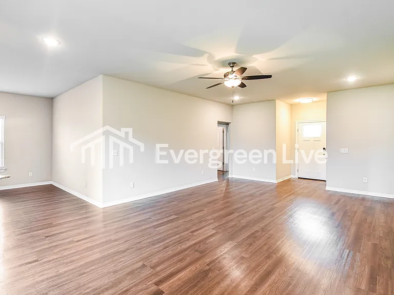 200 Grove Ln — Photo 3