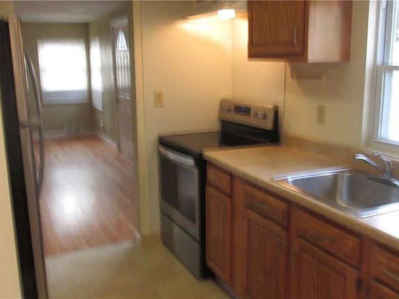 4th image of 72 Warren Dr
