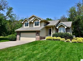 8418 Molokai Dr, Papillion, NE 68046