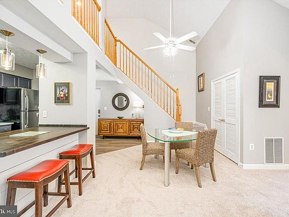 5th image of 625 Admiral Dr Unit 405