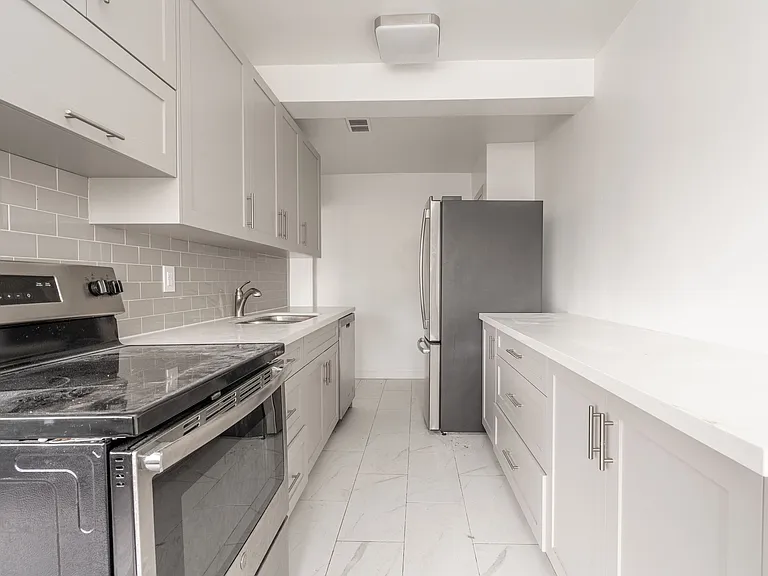 5 Mallory Gdns #50126A-602 — Photo 1