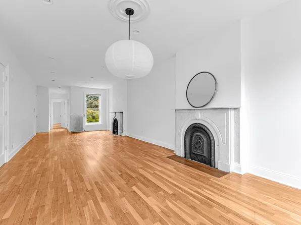 367 Carlton Avenue image 3 of 26
