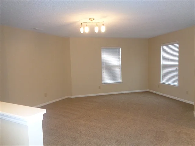 2136 Olympia Dr — Photo 8