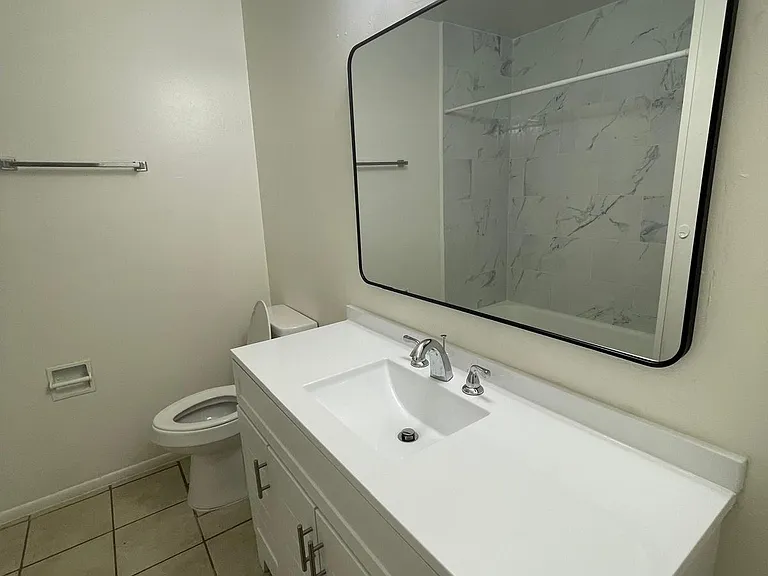 517 Palomas Dr SE #A — Photo 14