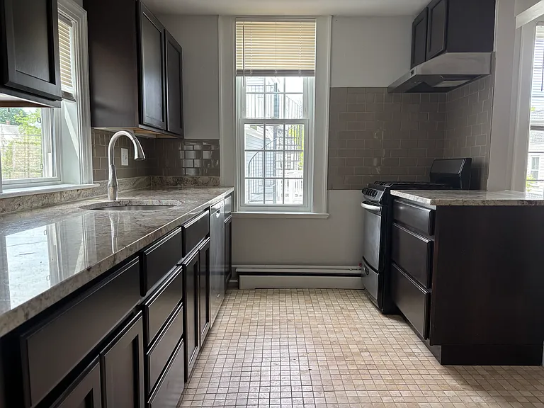 36 Market St #4 — Photo 2