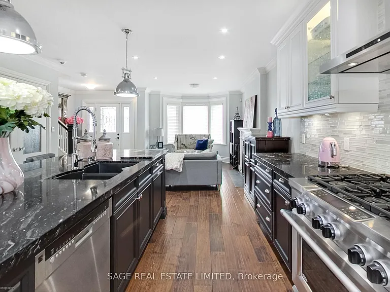 108 Beresford Ave — Photo 8