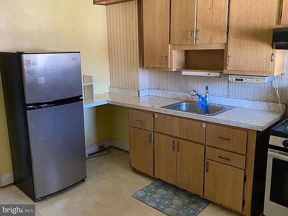 4th image of 3902 Woodridge Rd