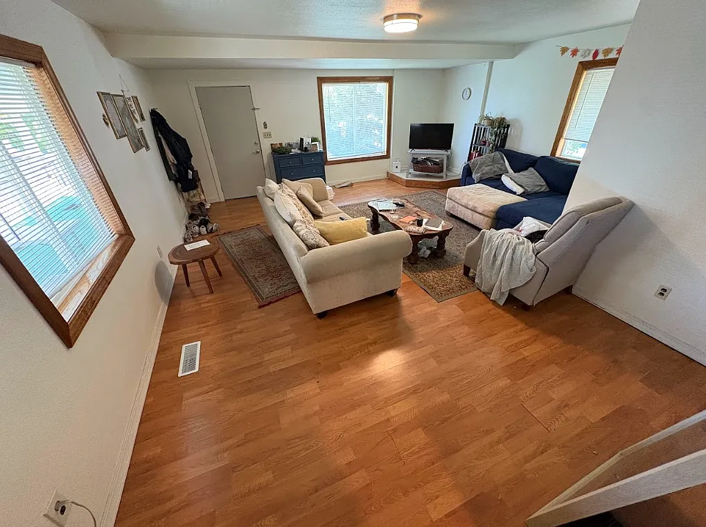 530 W C St — Photo 3