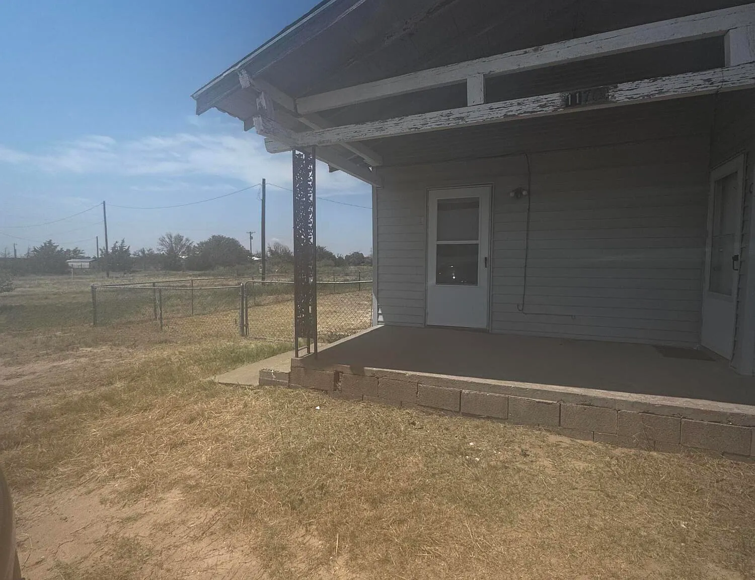 2 bed, 1.0 bath, 840 sqft, $750 — Photo 1