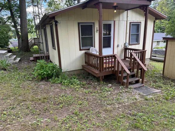 1130 Lakeshore Dr, Hillsdale, MI 49242