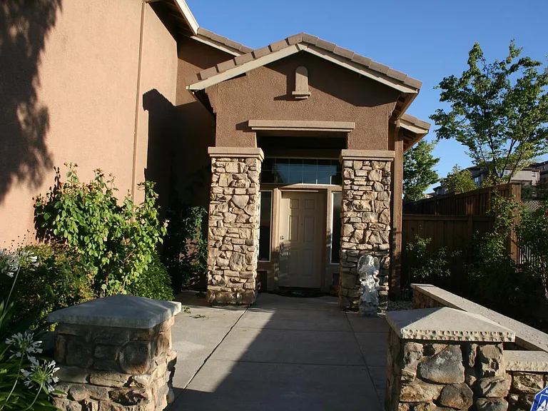 2229 Zittel Dr — Photo 2