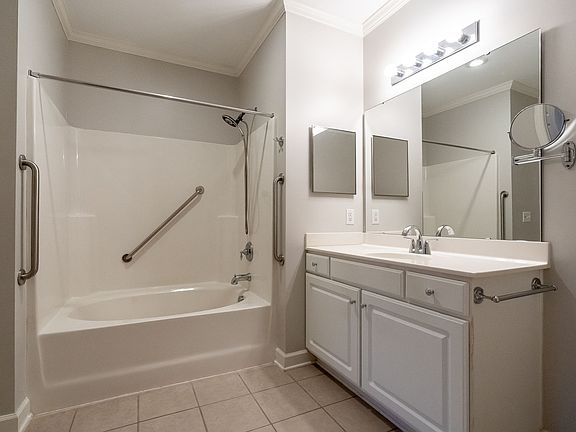5th image of 2820 Bloomfield Ln Unit 202