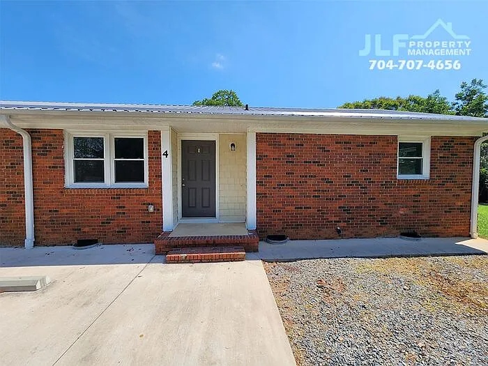 2 bed, 1.0 bath, 844 sqft, $1,150 — Photo 2