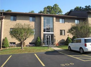 302 Piper Ln, Butler, PA 16001