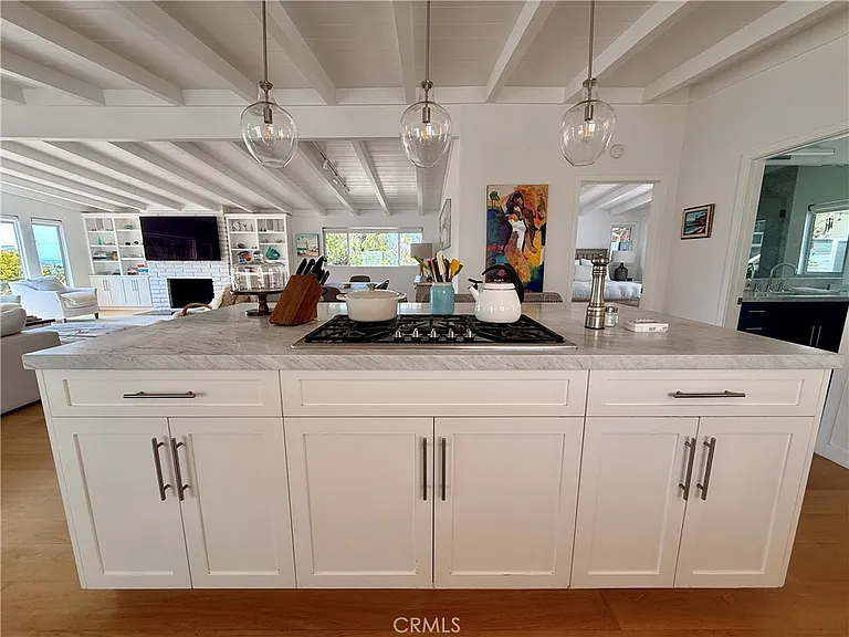 234 La Brea St — Photo 7
