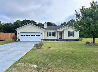 112 Burrell Ln, Richlands, NC 28574