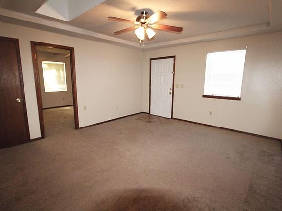 4th image of 1213 Parkwood Ct