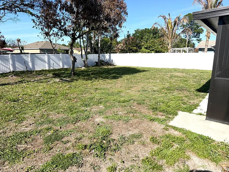 699 NW Riverside Dr — Photo 21