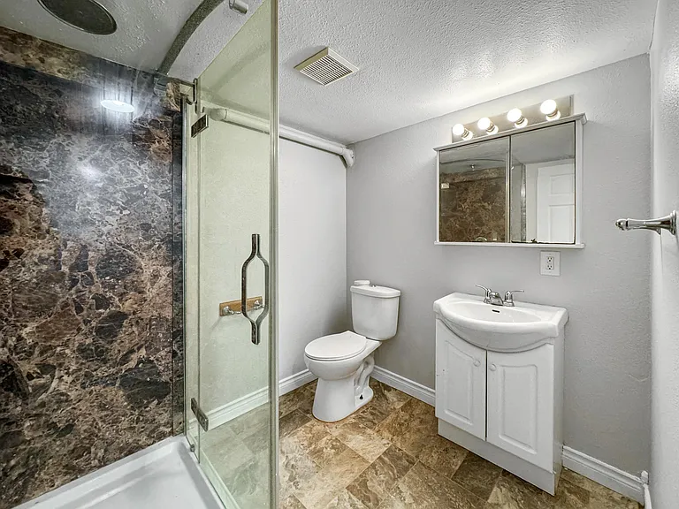 514 University Ave #4 — Photo 8