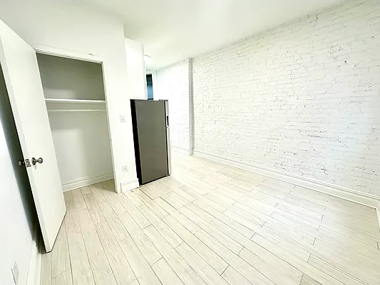 Rented by Bond New York | media 9