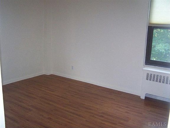 5th image of 171 Pearsall Dr APT 4H