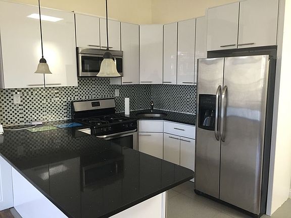 3rd image of 69 Moffat St #2