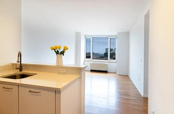 Rented by SERHANT. | media 1