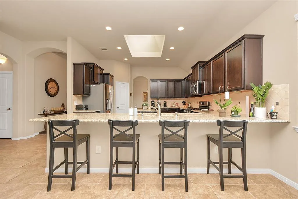 3 bed, 2044 sqft, $2,500 — Photo 3